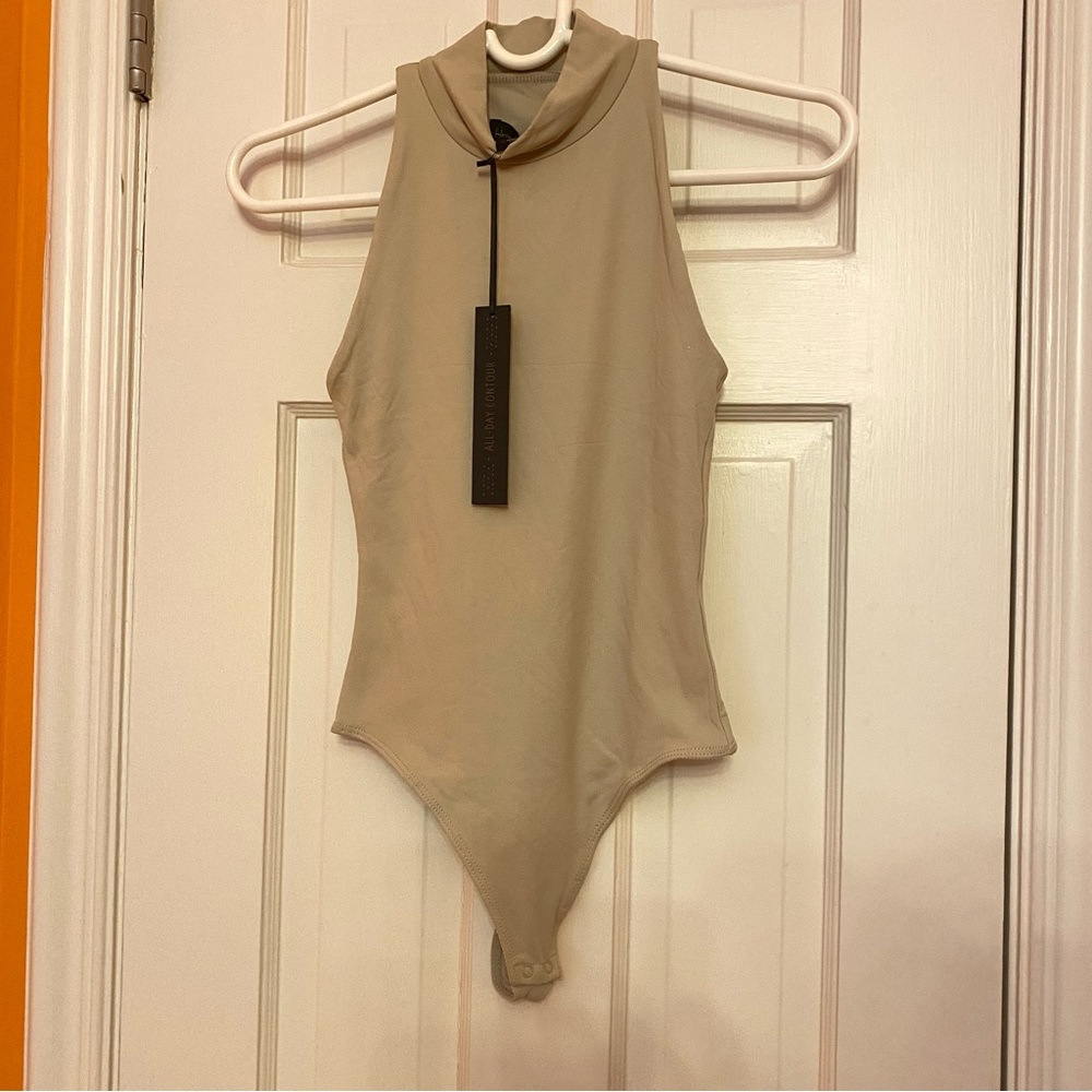 NWT House of Harlow 1960 Beige Tan Contouring Bodysuit